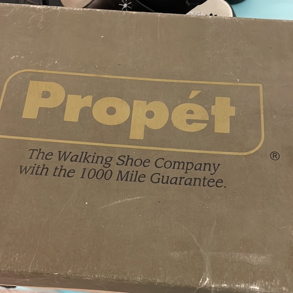 Size 10 1/2 Propet sandals ( by The Walking Shoe Company - Picture 7 of 7